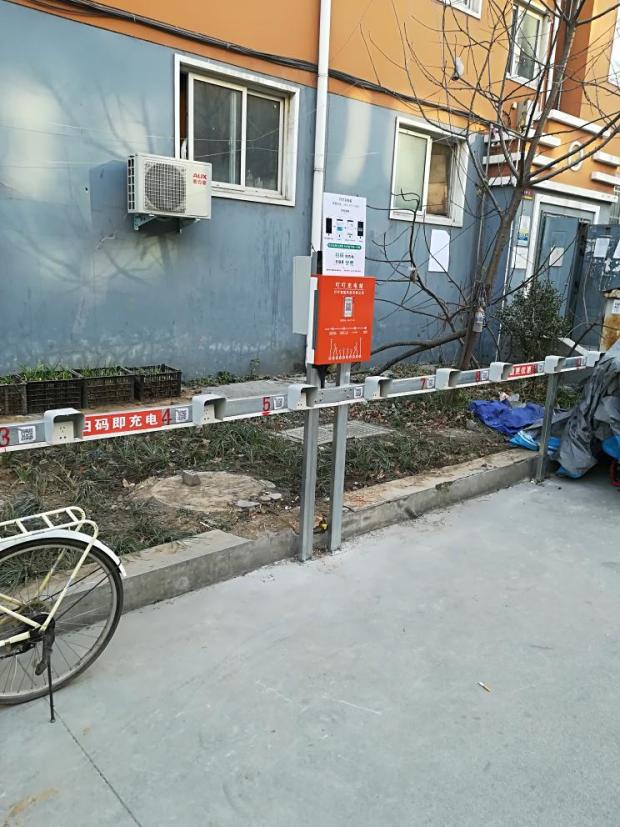 郑州市宏鑫花园安装叮叮充电桩 解决飞线充电问题